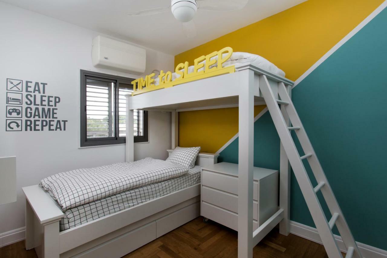 Colorful Bnb Apartment Haifa Esterno foto
